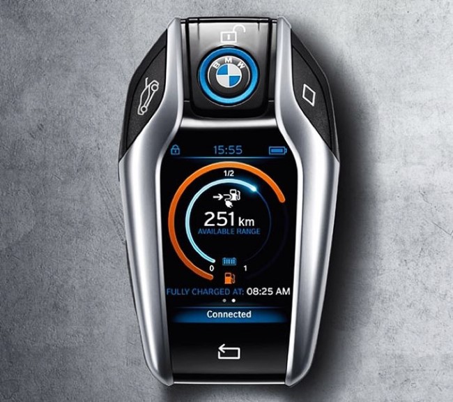 BMW-i8-Key-Looks-Like-A-Mini-Smartphone.jpg : 신형키