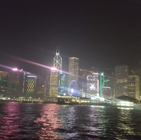 지난 8월 초 홍콩에서 찍은 야경 사진입니다